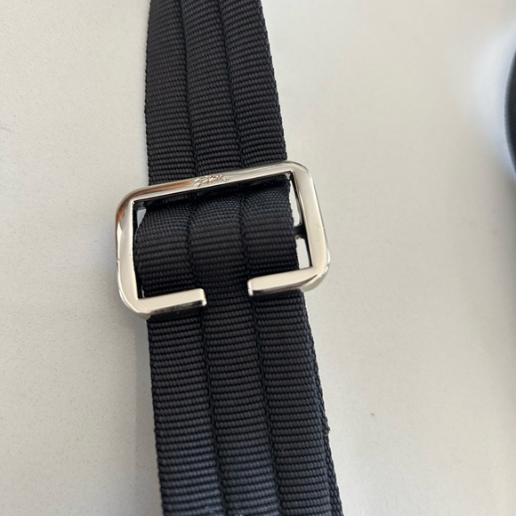 Black Longchamp nylon cross body purse. Like new. - Picture 6 of 9